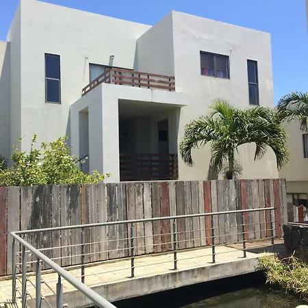 Cute Holiday Apartment In The Heart Of Grand Bay